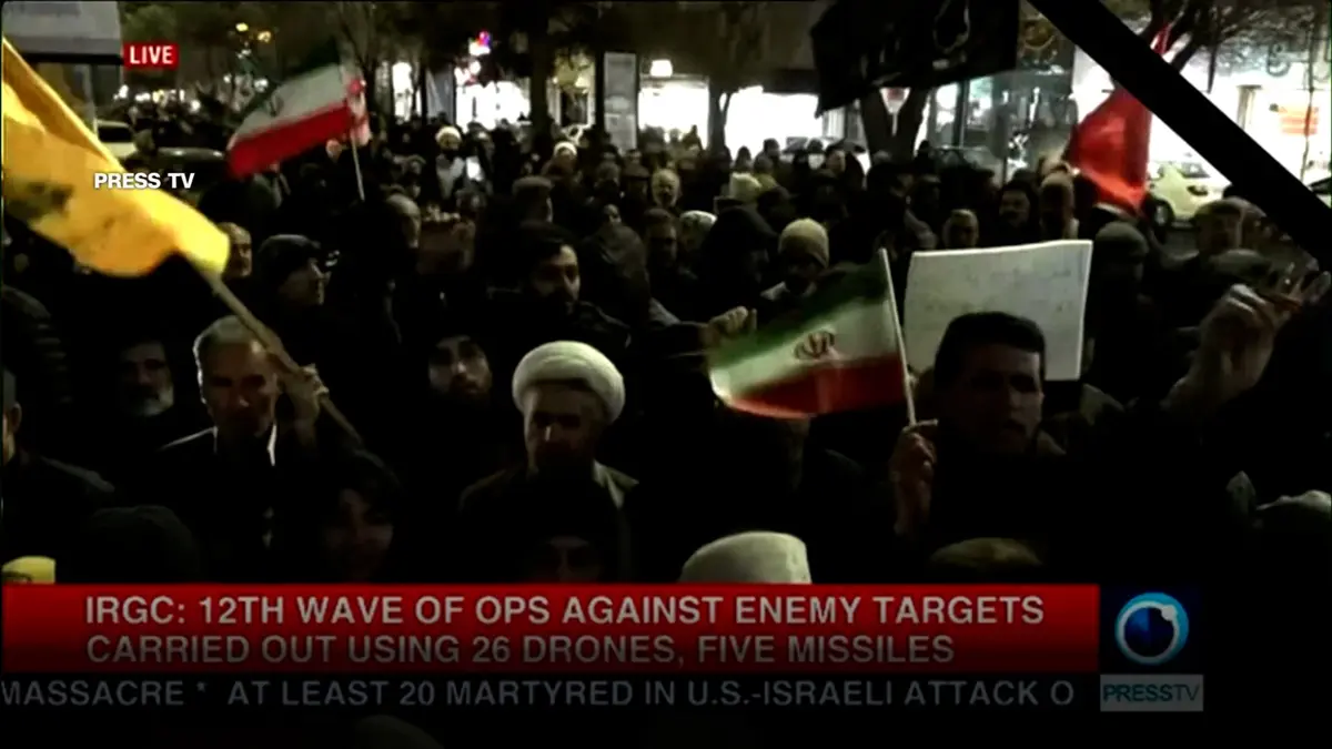 التلفزيون الرسمي الإيراني يعرض حشودا يحتجون على مقتل خامنئي