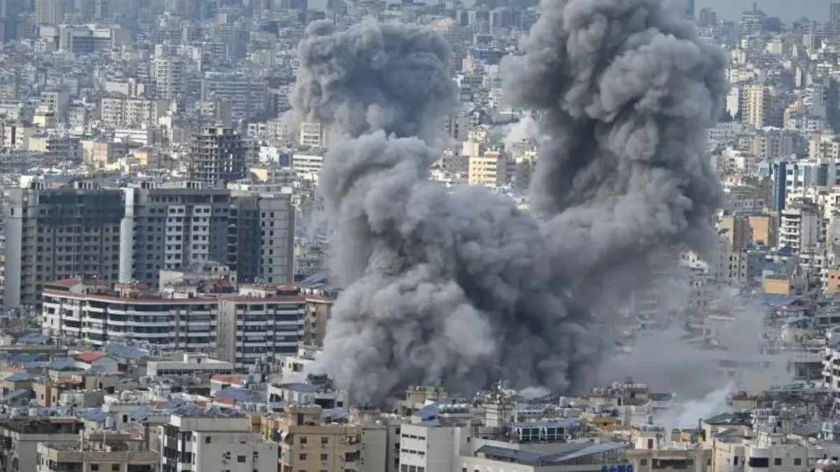 لبنان تحت النار.. غارات للاحتلال شاملة وأوامر إخلاء فورية لـ 50 قرية في الجنوب