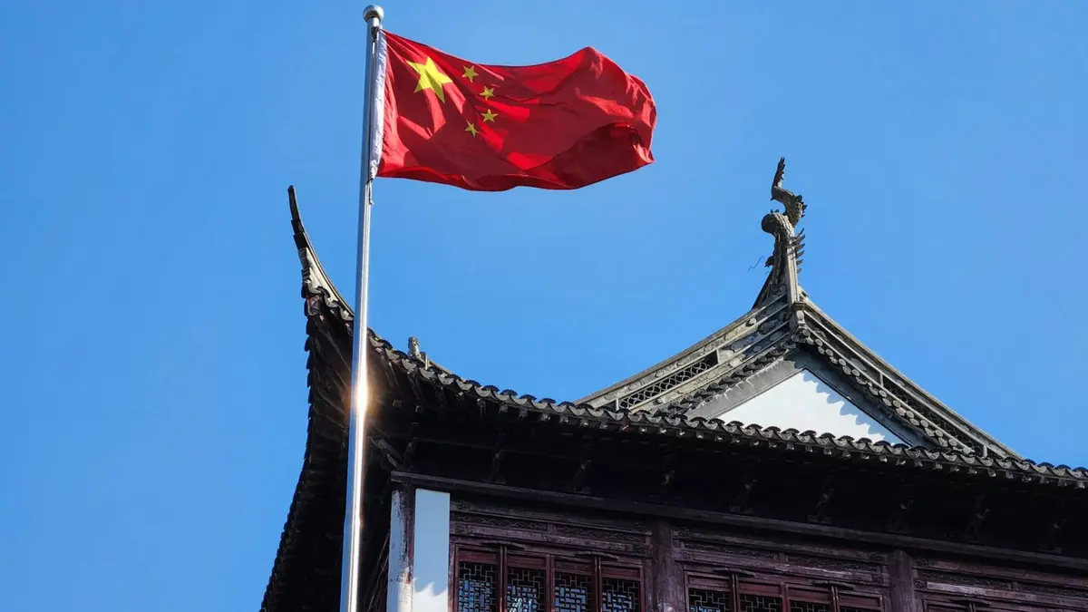 الصين ترفض "لغة القوة" ضد إيران وتنفي رسميا توريد الصواريخ لطهران