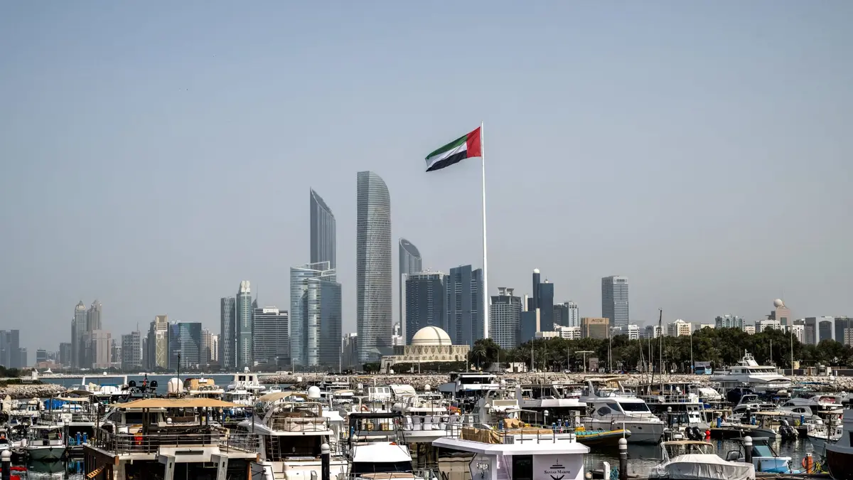 الإمارات تغطي تكاليف الطعام والإقامة للمسافرين العالقين في البلاد