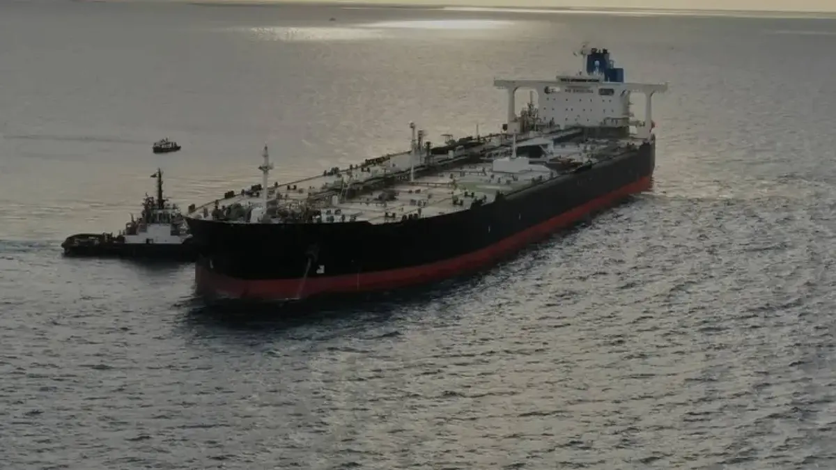 تعرض ناقلة نفط للهجوم بزورق مسير في بحر سلطنة عمان