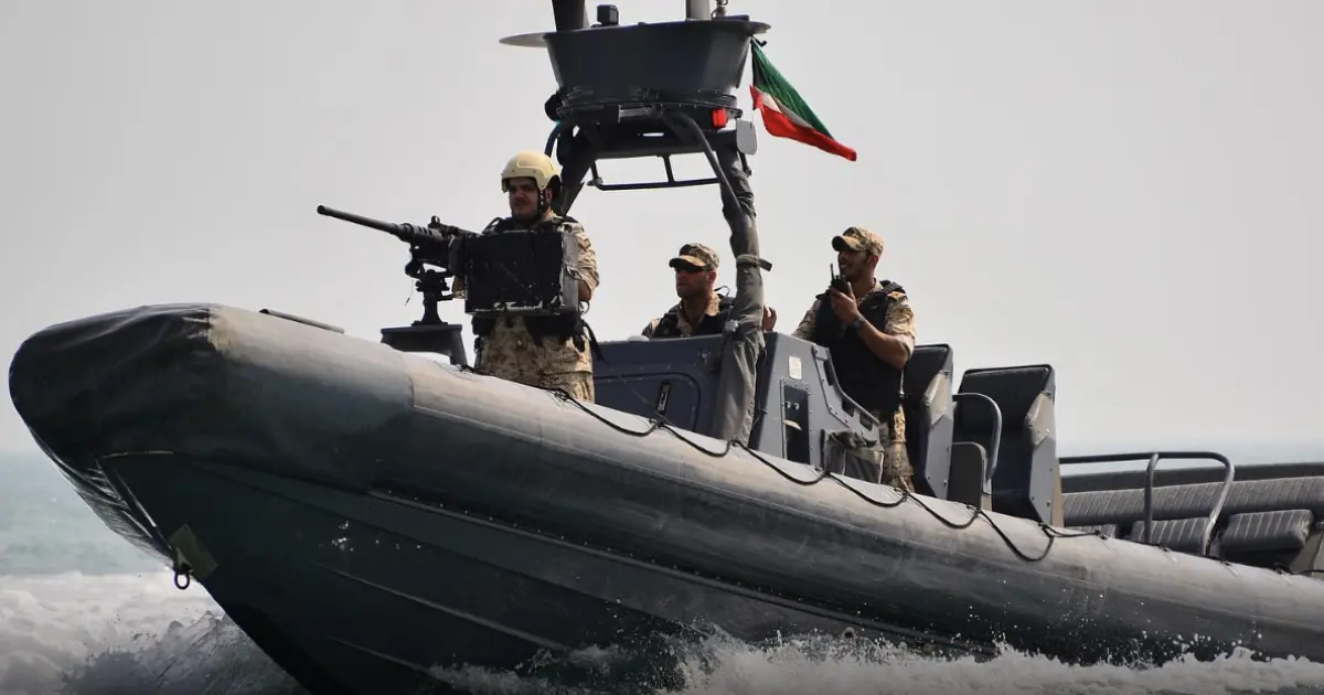 الكويت: استشهاد رقيبين من القوات البحرية بعمليات حربية