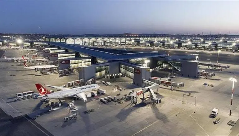 مناشدة عاجلة: سوريون عالقون في مطار إسطنبول يطلقون نداء استغاثة للخارجية السورية