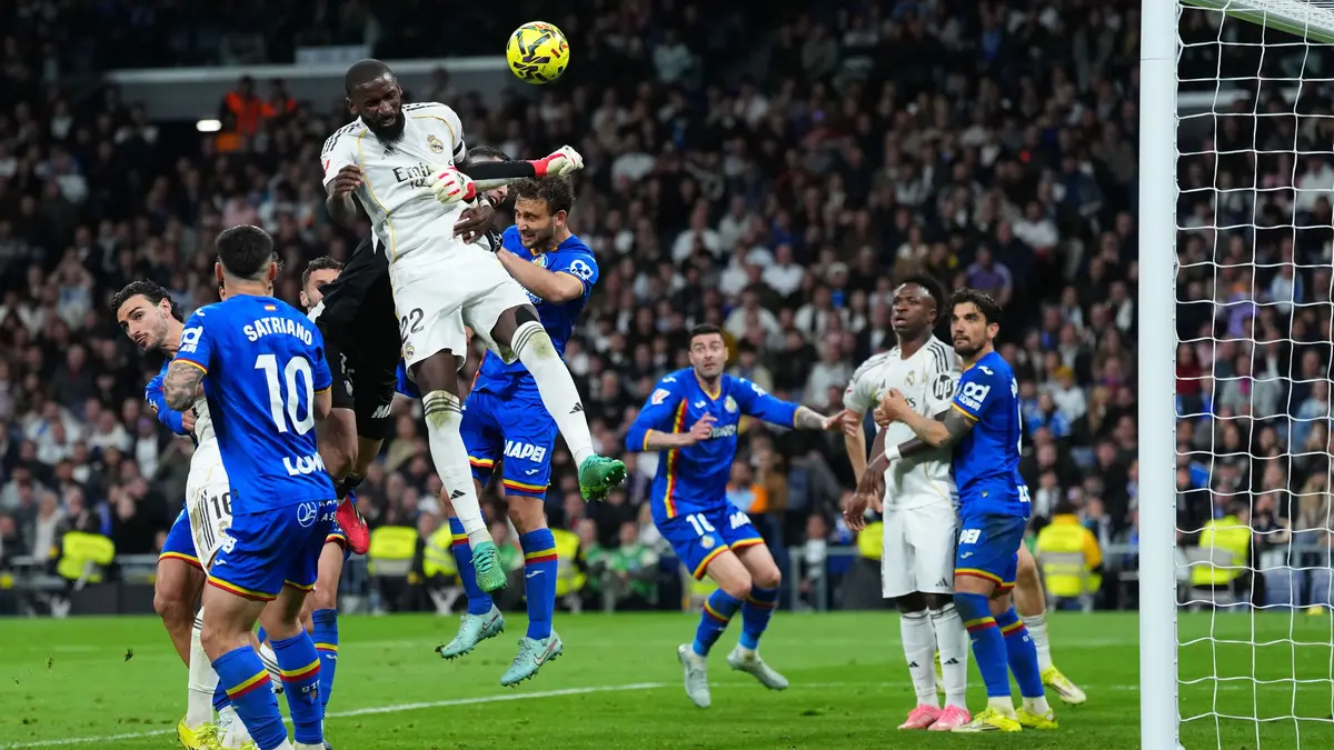 فيديو: خيتافي يقهر ريال مدريد في عقر داره.. ويمنح برشلونة صدارة مريحة
