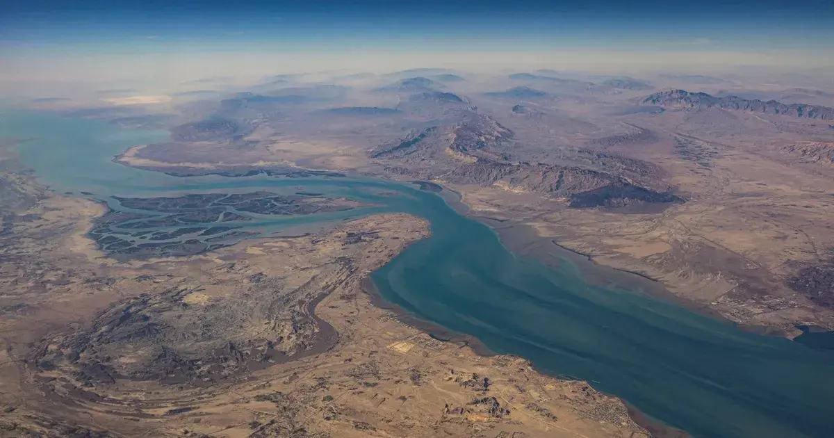 شركات الشحن تحول مساراتها من قناة السويس إلى رأس الرجاء الصالح