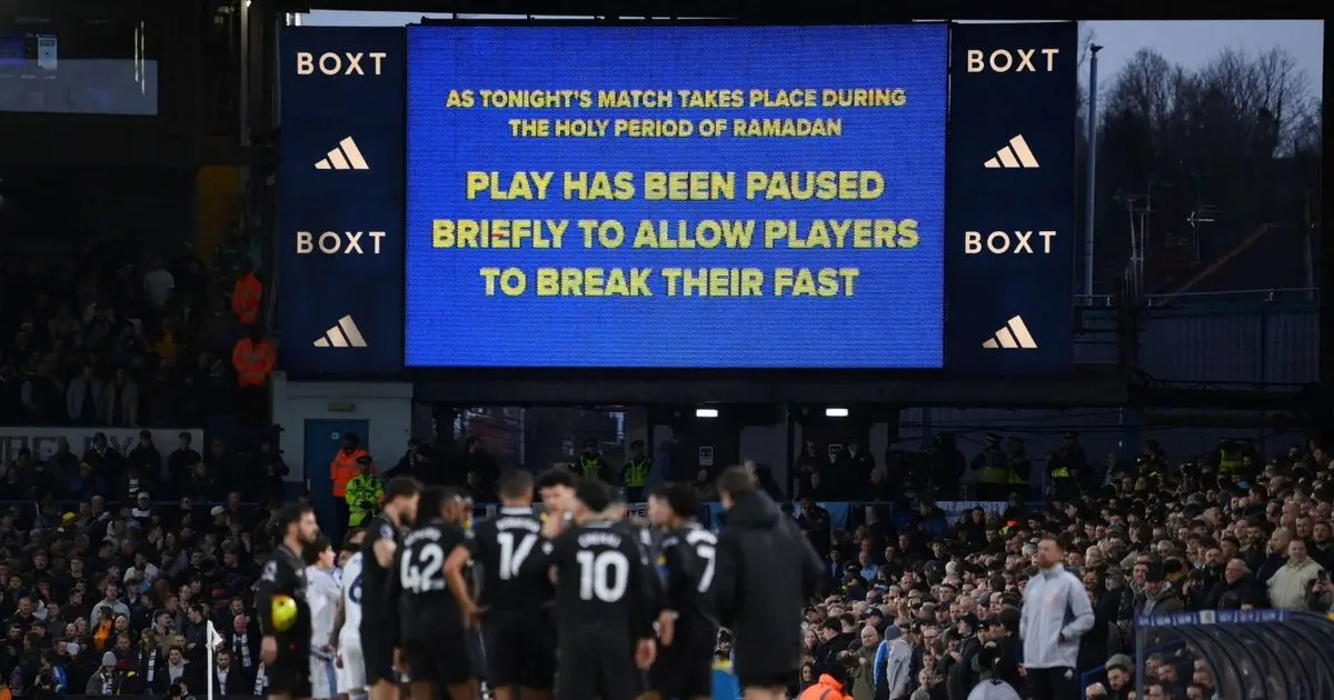 ليدز يونايتد ينتقد أنصاره بعد حادثة إفطار اللاعبين الصائمين