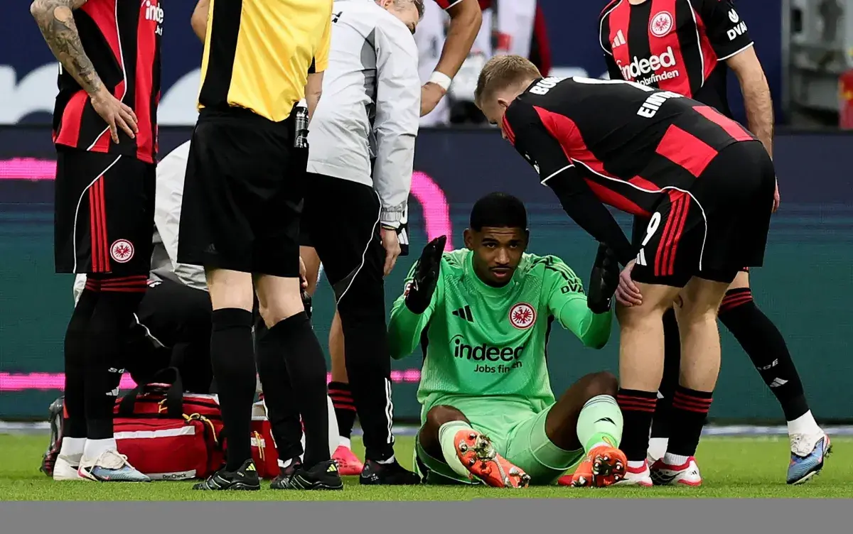 الإصابة تغيّب سانتوس حارس فرنكفورت لأسابيع