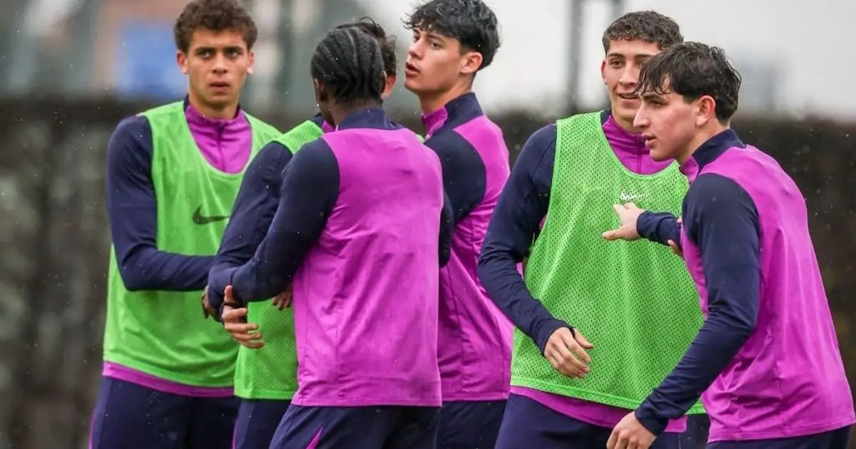 لا يزال في مصر.. ما سبب تفاقم أزمة حمزة عبد الكريم في برشلونة؟