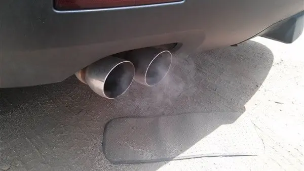 بعد تحوله للأسود.. طرق سحرية لإعادة شكمان سيارتك يلمع كالجديد