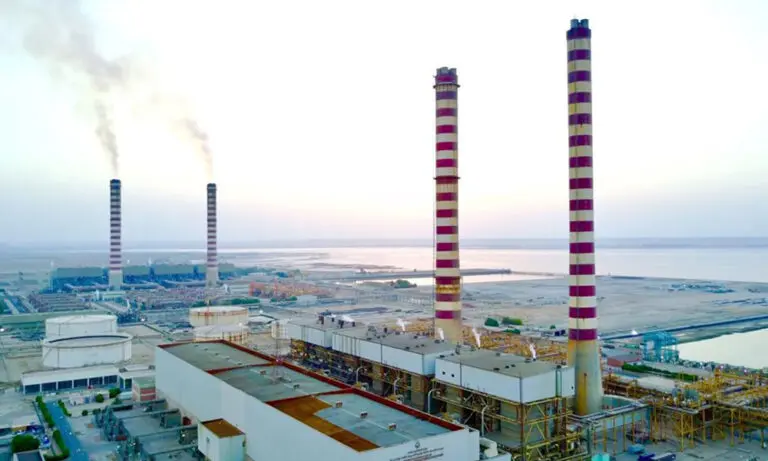 الكويت: إخماد حريق إثر سقوط شظية على خزان وقود بمحطة للكهرباء ولا إصابات