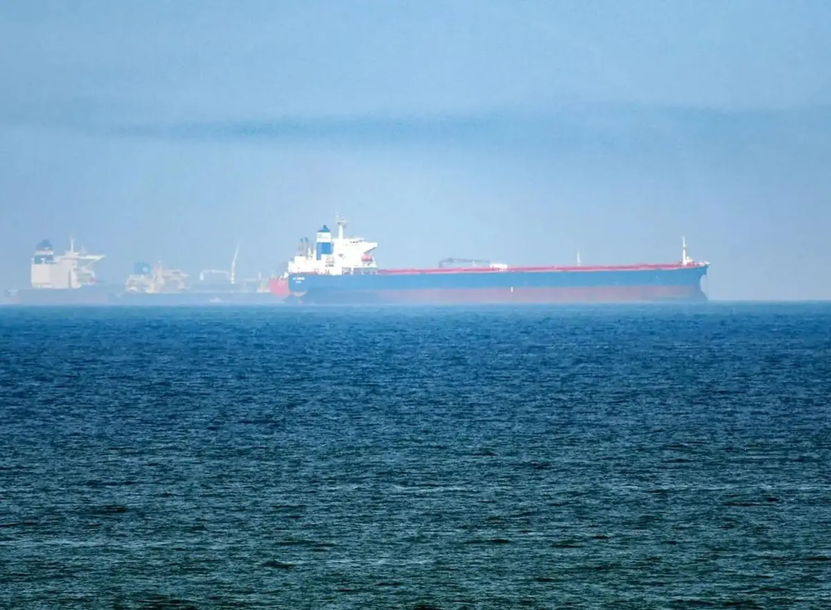 استهداف ناقلة نفط قبالة سواحل مسقط بزورق مُسيّر - Economy Plus