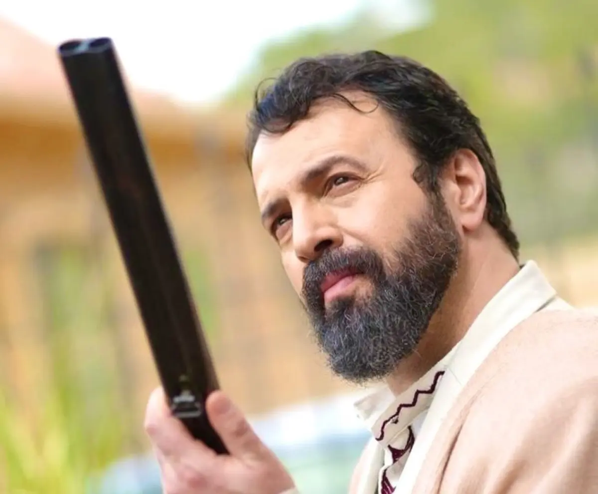 في الحلقة الثالثة عشرة من مسلسل مولانا… البحث عن هوية تيم حسن