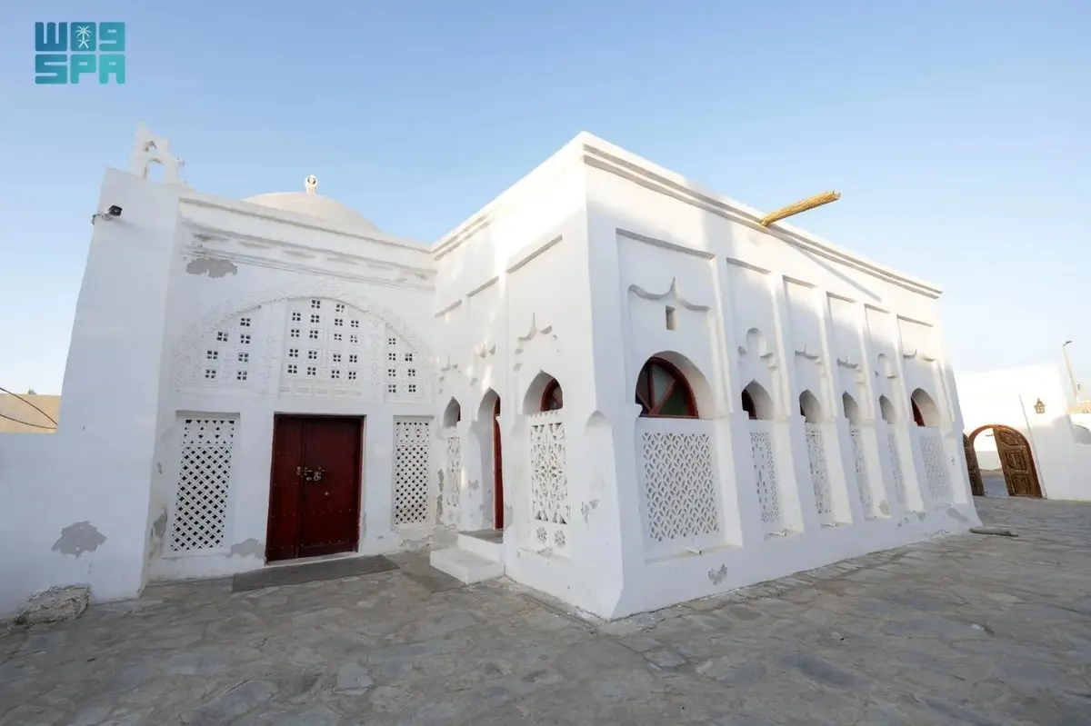 مشروع الأمير محمد بن سلمان لتطوير المساجد التاريخية يعزز حضور مسجد النجدي كأيقونة معمارية في جزيرة فرسان