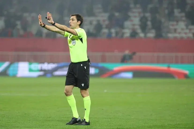 تفاؤل في برشلونة بعد تعيين بينغوتشيا لإدارة مباراة أتلتيكو