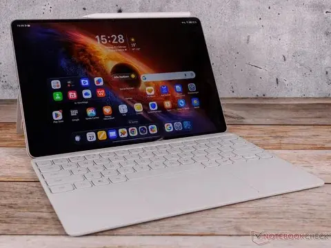 إصدار حاسوب لوحي جديد متطور بشاشة أو إل إي دي عالمياً قبل سلسلة سامسونج جالاكسي تاب إس 12 #MWC2026 - التقنية بلا حدود