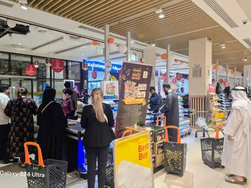 أسواق الإمارات تواصل زخمها في جميع القطاعات