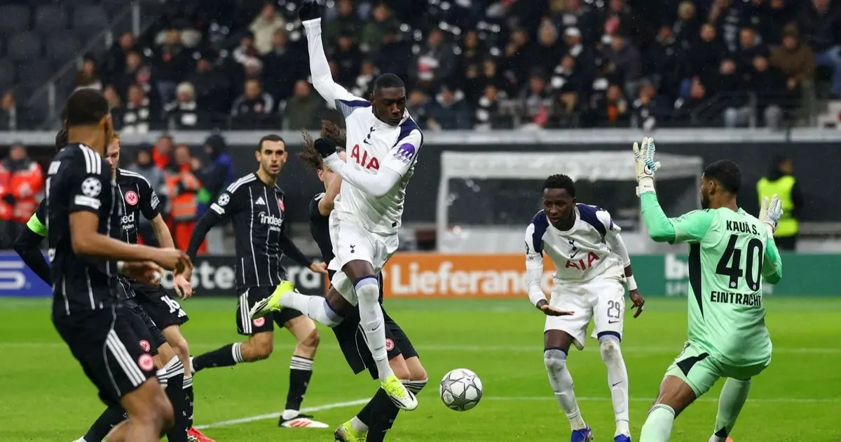 عقوبة "خفيفة" ضد توتنهام بسبب "التحية النازية".. والنادي يرد