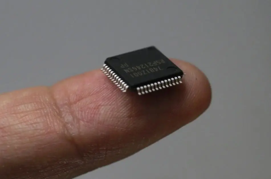 هاشتاق عربي - تقنية توثيق بشرائح ذات بصمة مشتركة من دون خوادم خارجية