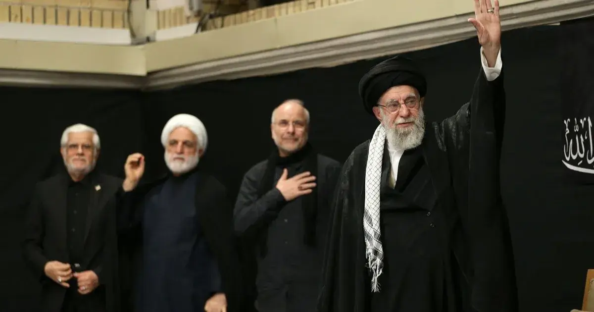 من يقود إيران بعد اغتيال خامنئي؟