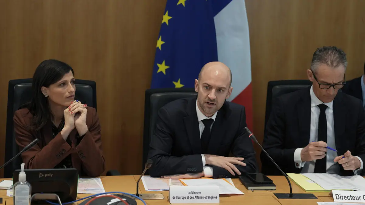 وزير الخارجية الفرنسي: "مستعدون للمشاركة في الدفاع" عن دول الخليج والأردن