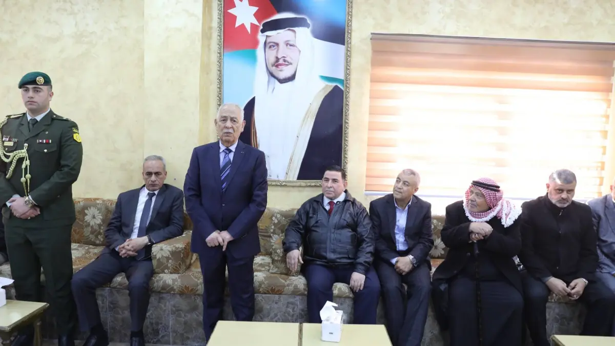 مندوبا عن الملك وولي العهد..العيسوي يعزي عشيرة الطعاني والسفير الفلسطيني