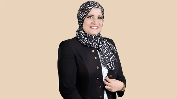 زهرة الخليج - د. نرمين نحمدالله تكتب: بقعة حنّاء