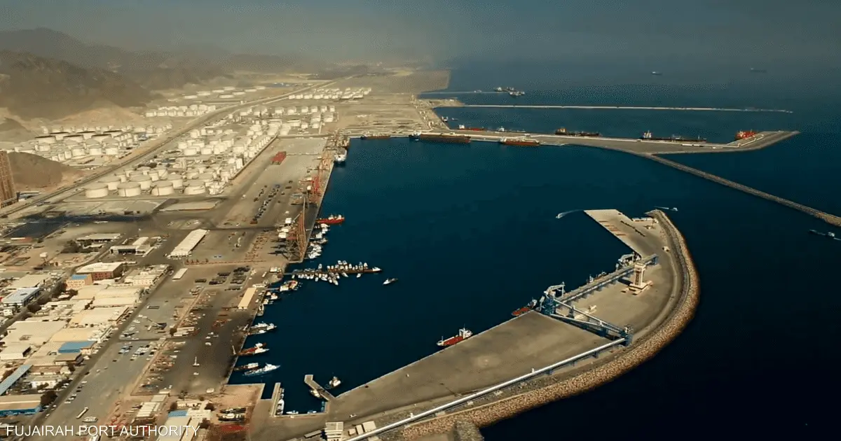 الإمارات.. السيطرة على حريق بالفجيرة إثر سقوط شظايا مسيرة