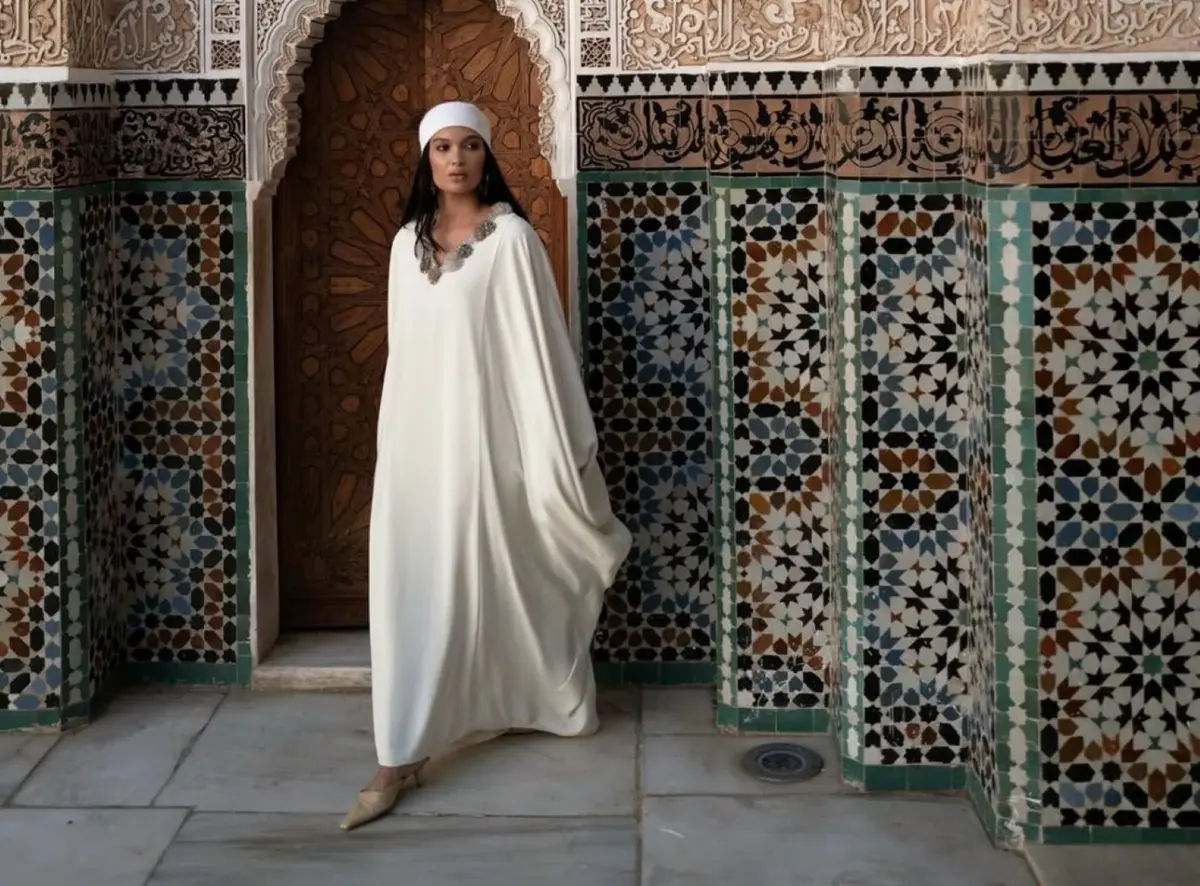 مصممات عربيات يقدمن أجمل تصاميم العبايات والقفاطين لرمضان 2026