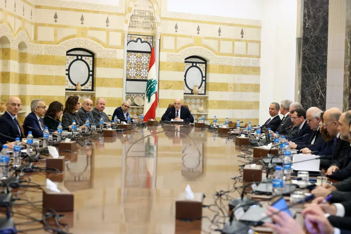 لبنان يحظر «حزب الله» عسكرياً ويلزمه تسليم السلاح