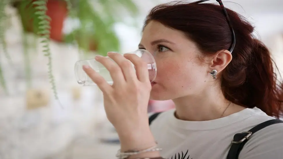 ما كمية الماء اللازمة للجسم؟