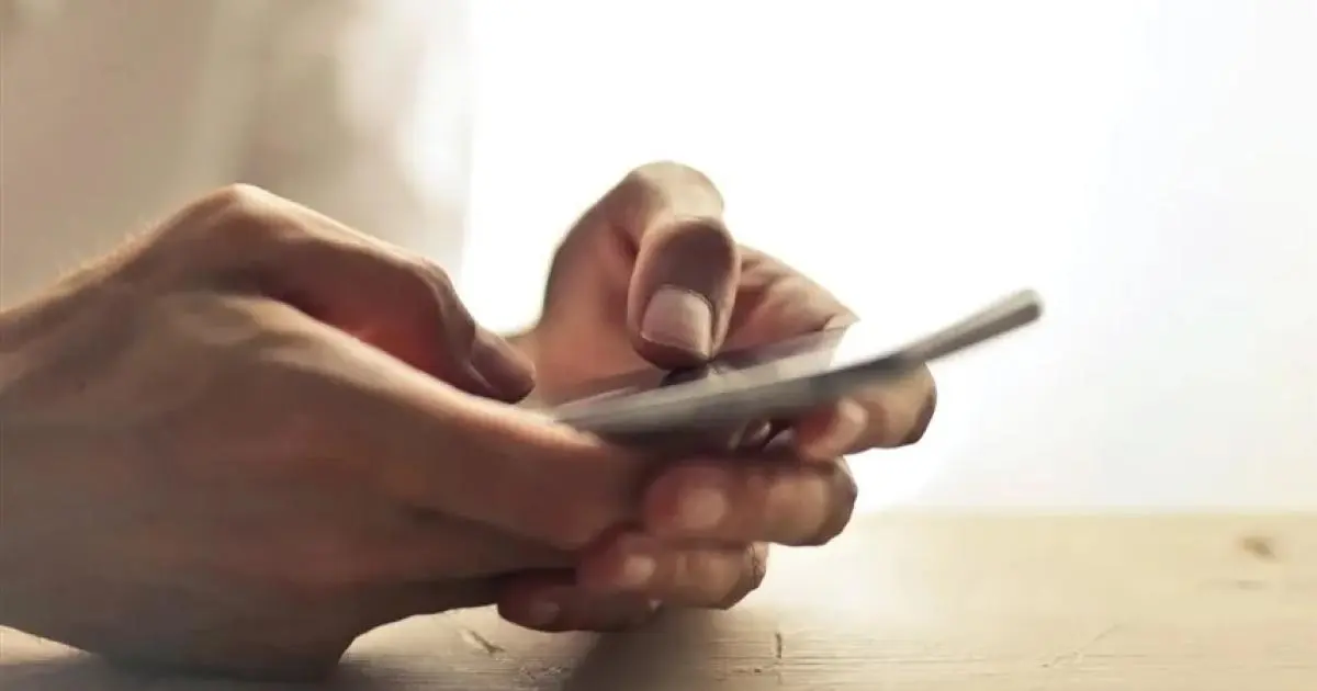 أبوظبي تطلق خط دعم نفسي على مدار الساعة