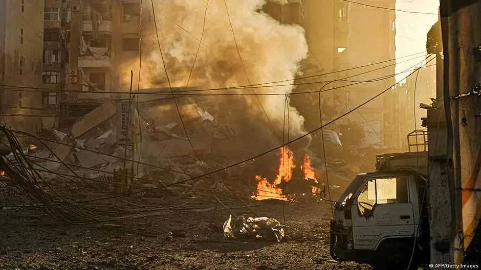 الجيش الإسرائيلي يعلن شن غارات متزامنة على إيران وحزب الله