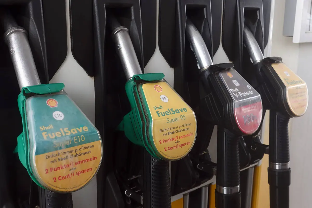 تركيا تعتزم إعادة تفعيل ضريبة الوقود لامتصاص صدمة الأسعار