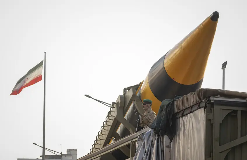 الحرس الثوري يعلن تدمير المبنى الرئيسي للقاعدة الجوية الأمريكية في البحرين