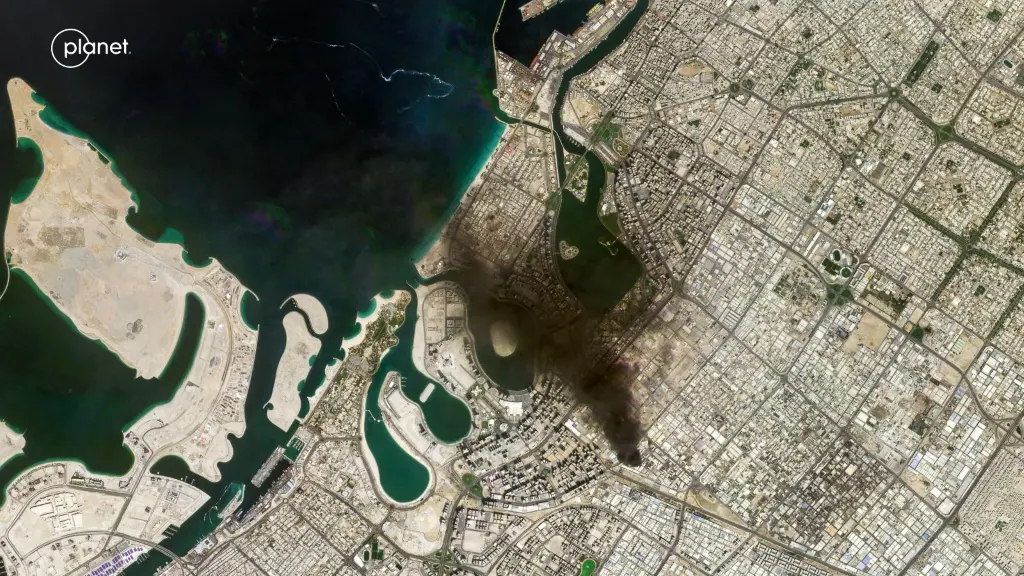 ضرب مرافق نفطية بسلطنة عُمان والإمارات مع مواصلة إيران هجماتها في الخليج