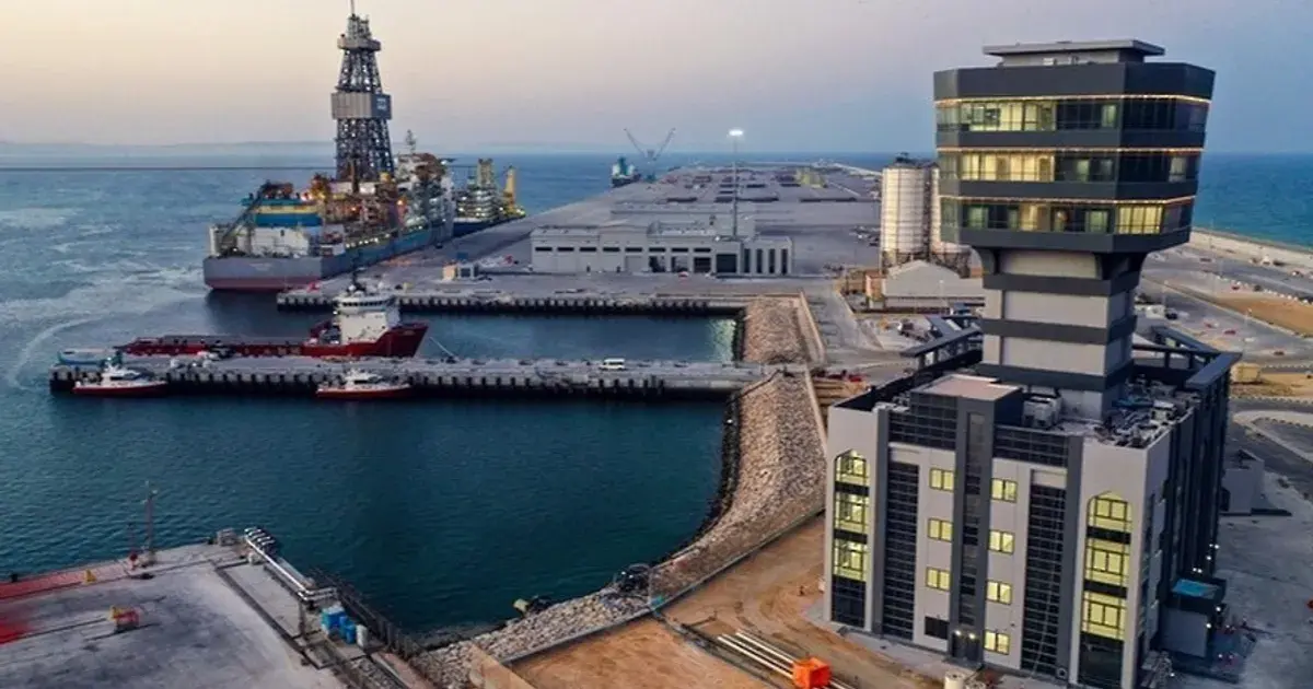 سلطنة عمان: مسيرات تستهدف أحد خزانات الوقود بميناء الدقم