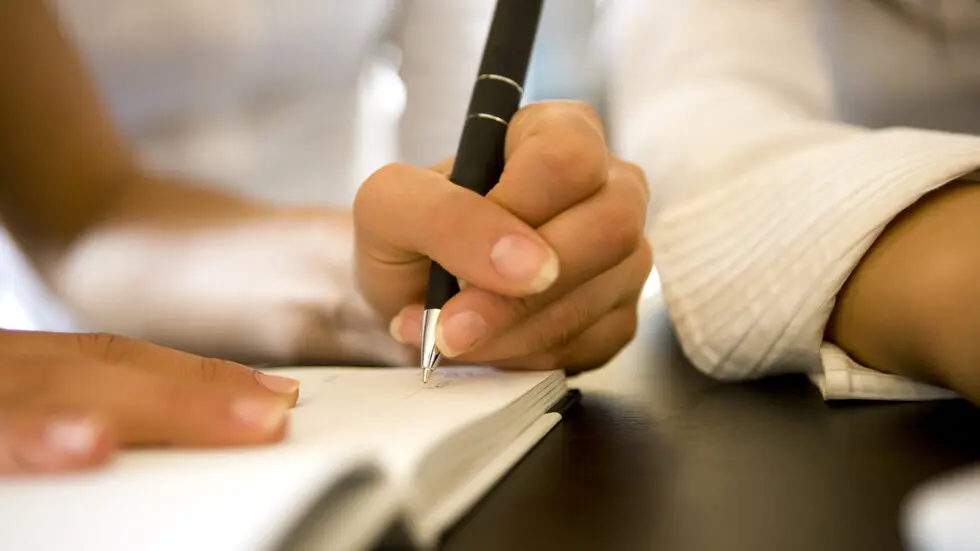 دراسة تكشف ما الذي يجعل العسر أكثر إبداعا ويمنحهم قدرة تنافسية خارقة