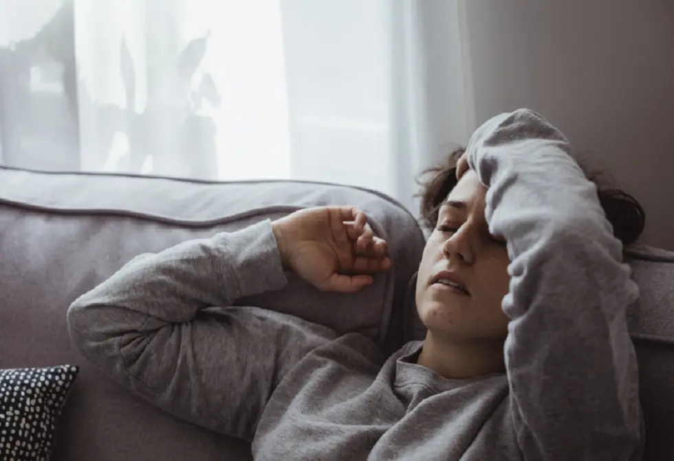 مراحل الصداع النصفي وطرق التعامل مع النوبة المؤلمة