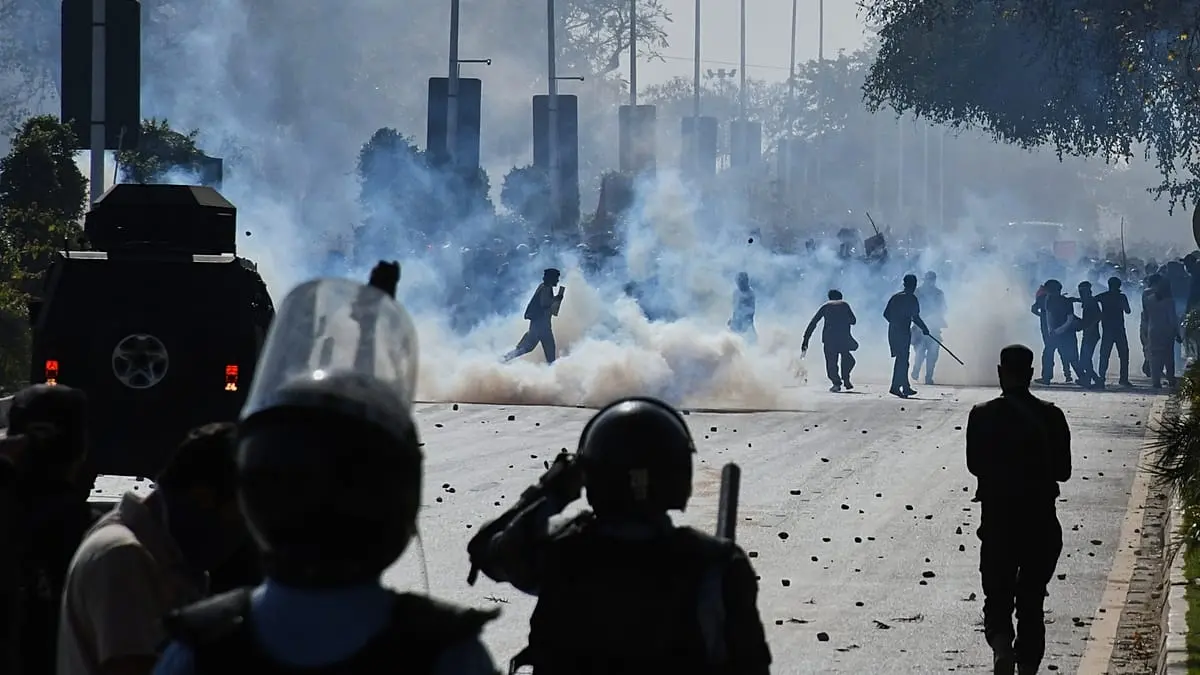 أول تأكيد رسمي.. واشنطن تقر بإطلاق النار في كراتشي على متظاهرين "غاضبين" لاغتيال خامنئي