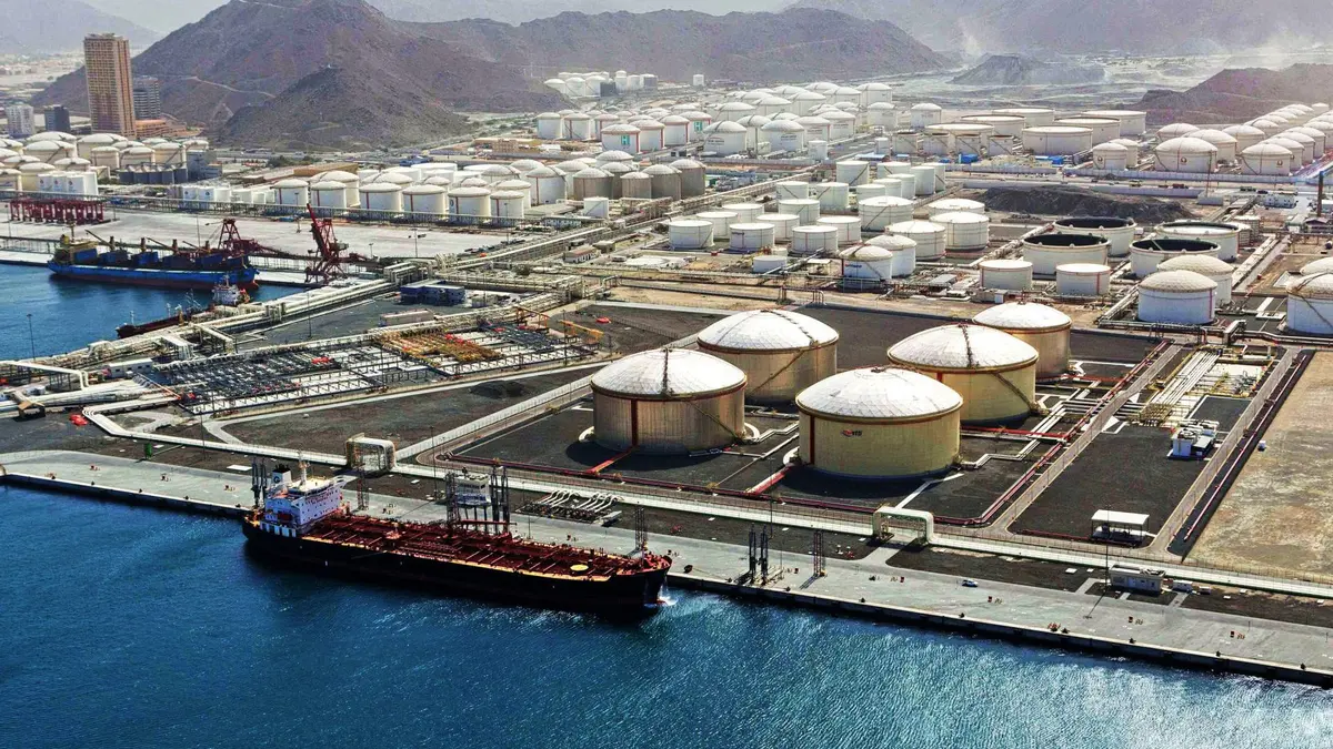 إمارة الفجيرة: حريق محدود في المنطقة البترولية ناتج عن شظايا مسيرة تم اعتراضها ولا إصابات