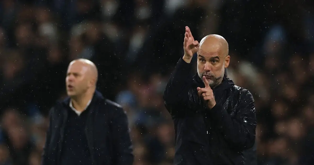 غوارديولا "يتفهّم" شكوى سلوت من الكرات الثابتة.. ويشبّهها بـNBA