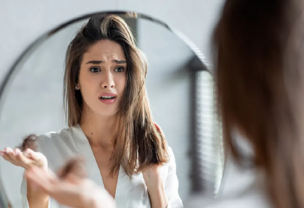 السبب الخفي وراء ترقق وتساقط شعر النساء