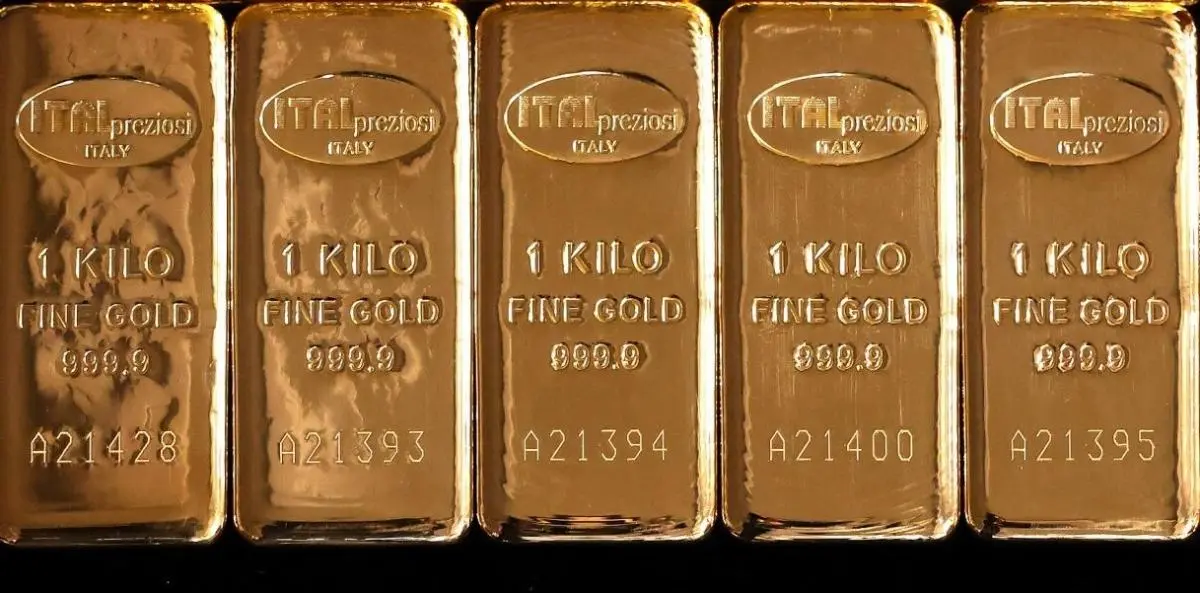 الذهب يواصل مكاسبه قرب 5400 دولار.. والفضة عند 90 دولاراً