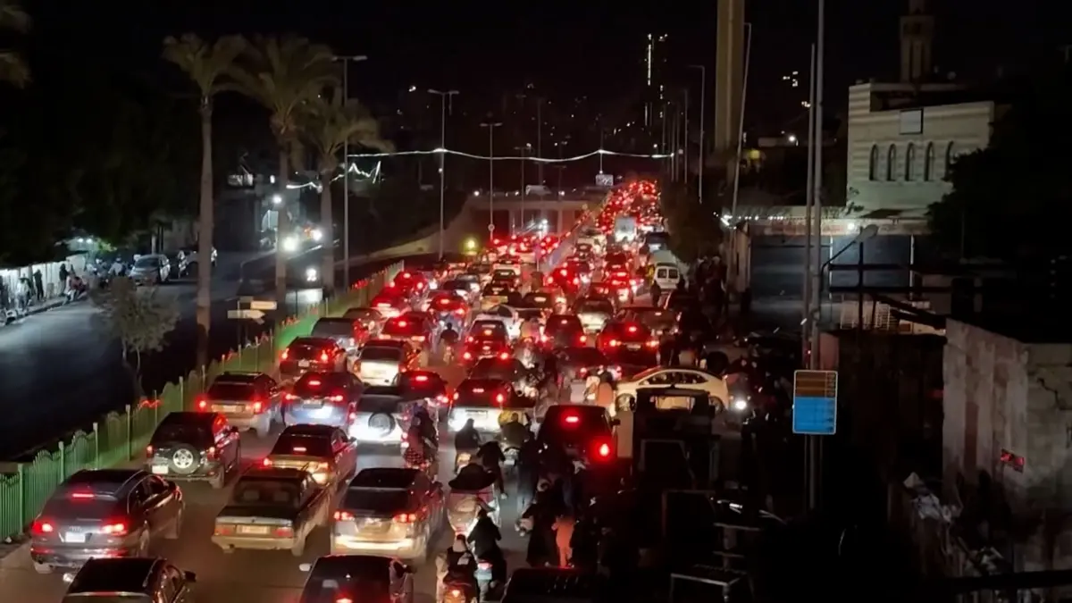 ازدحامات مرورية خانقة ببيروت مع فرار السكان بعد الغارات الإسرائيلية