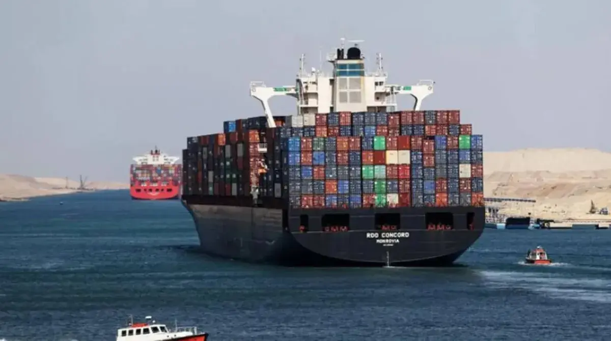 مسؤول روسي يتوقع اضطرابات خطيرة في أسواق السلع بسبب مضيق هرمز