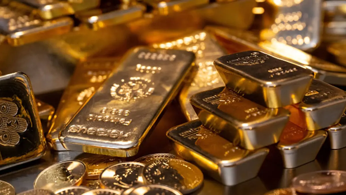 الذهب يتراجع متأثرًا بارتفاع الدولار رغم تصاعد الحرب في الشرق الأوسط