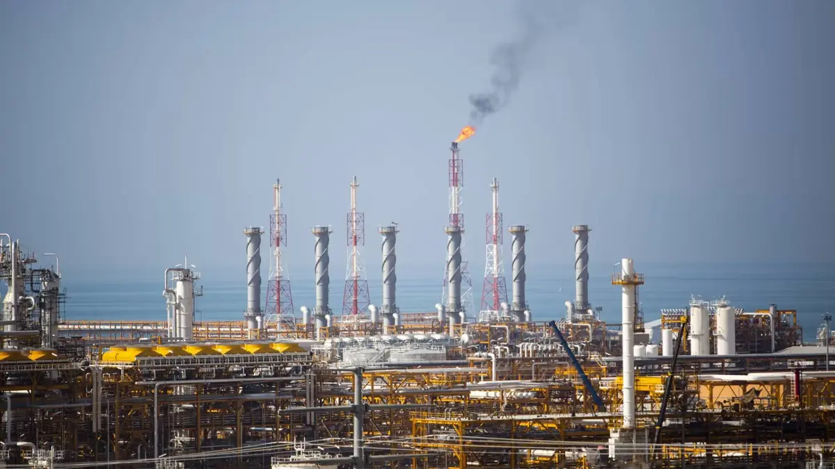 بلومبرغ: ضغوط صينية لحماية مراكز تصدير الغاز ومنع استهداف الناقلات