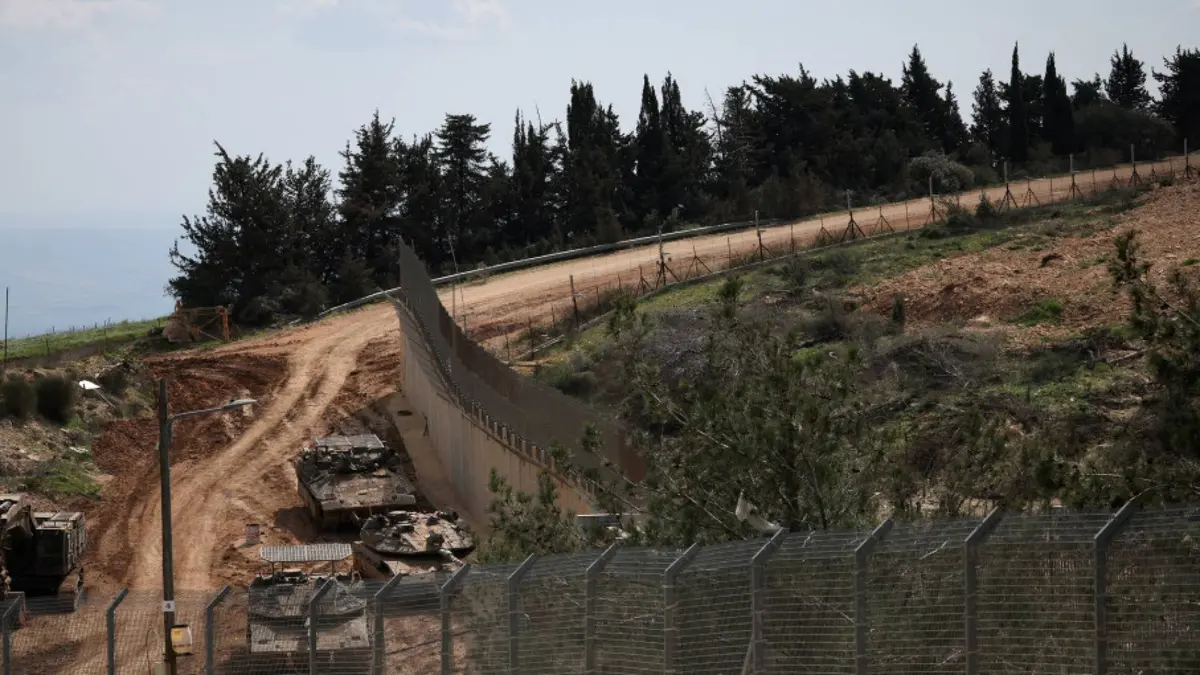 الاحتلال يبدأ توغلا بريا.. والجيش اللبناني يعيد تموضعه بعد إخلاء 7 مواقع حدودية