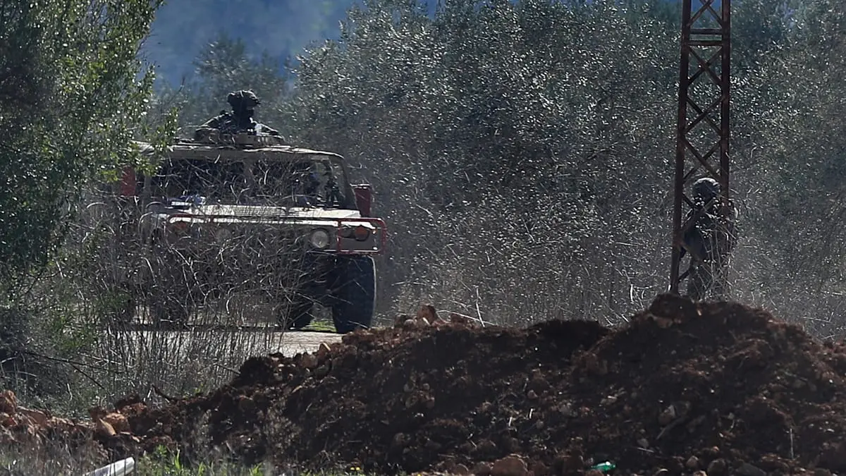 إجراء "تكتيكي" أم اجتياح بري؟ إسرائيل تتوغل جنوب لبنان وتأمر بإخلاء عشرات القرى من أهلها