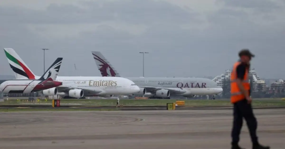 حرب إيران تشعل النفط والطيران وتصعد بالدولار وتربك الأسواق العالمية